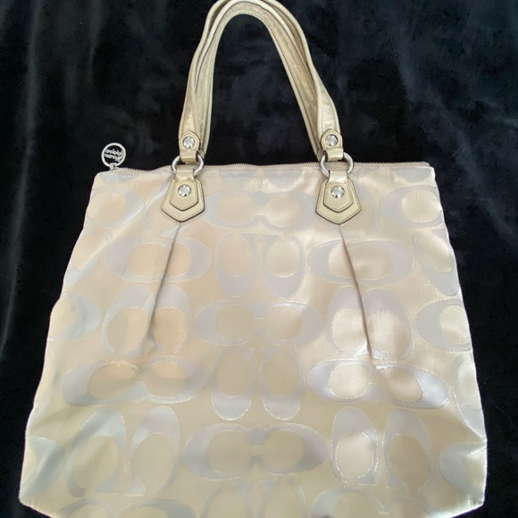 Coach Poppy gold signature bag - Picture 4 of 7